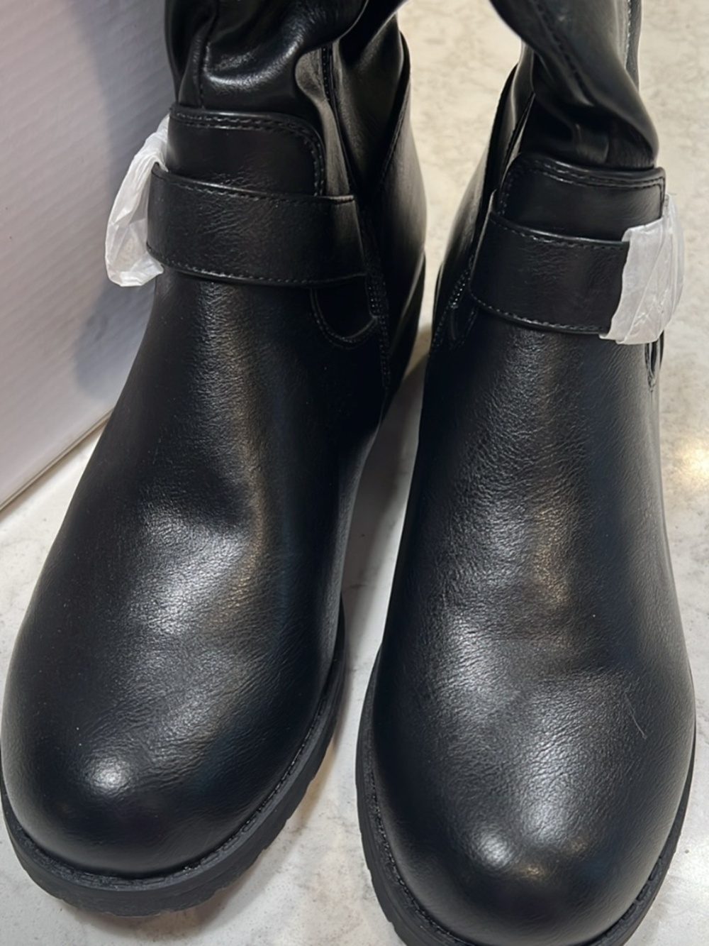 Dream Pairs women’s black zip boots, new in box, size 10